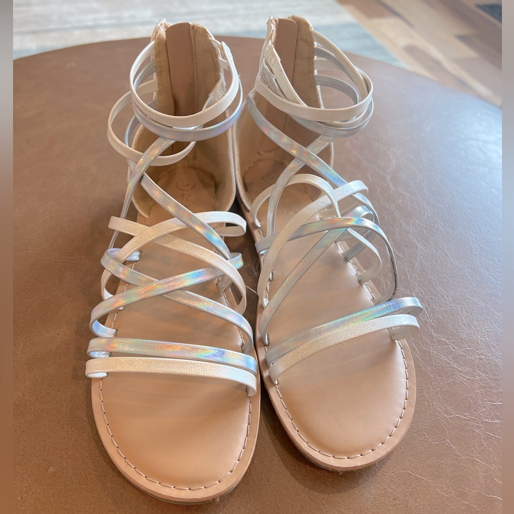 Worn only once: cute silver/white girls sandal